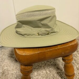 Tilley Airflo Hat in khaki, size 7 (small), EUC